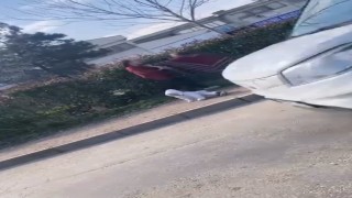Dilenci kadınların kavgası kamerada: Kucağındaki bebek yere düştü