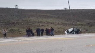 Direğe çarpan otomobil ikiye katlandı: 1 yaralı