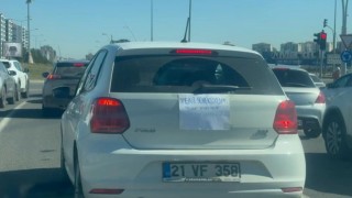 Diyarbakırda kadın sürücü yeni sürücüyüm, sabır imandandır yazısıyla trafiğe çıktı