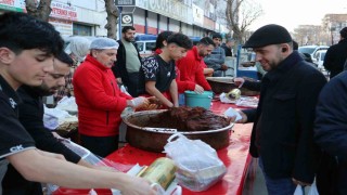 Diyarbakır’da Çiğköfte Kuyruğu