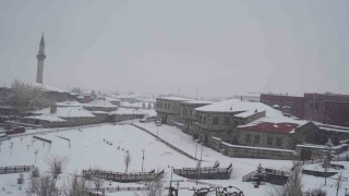 Doğuya kar yağmurla karışık geri geliyor