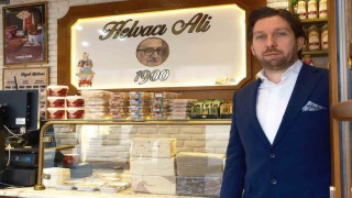 Dondurmalı irmik helvası iftarda hafif tatlı isteyenlerin tercihi olacak