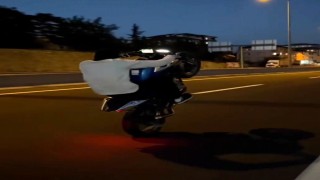 Düzcede akrobatik hareketler yapan motosikletli aday sürücü çıktı