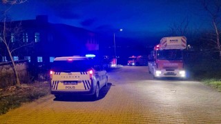 Düzcede kuvvetli rüzgar okulun çatısını uçurdu