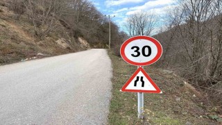 Düzcede trafik levhaları yenileniyor