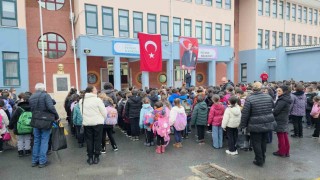 Edirnede 6 şubat depreminde hayatını kaybedenler için saygı duruşu
