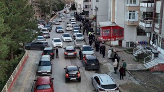 Edirnede iftar öncesi pide kuyruğu: Fırınların önü doldu taştı