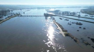 Edirnede Meriç Nehri taştı, çok sayıda hobi bahçesi su altında kaldı
