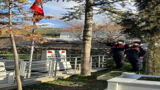 Eğirdirde şehit kabirleri düzenli olarak denetleniyor
