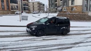Elazığda kar yağışından dolayı araçlar yolda kaldı