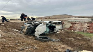 Elazığda otomobil aydınlatma direğine çarptı: 2 yaralı