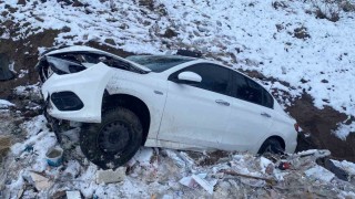 Elazığda otomobil şarampole uçtu: 2 yaralı