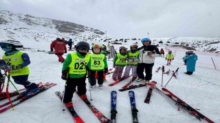 Ergan Dağı Kayak Merkezinde yarışma heyecanı başladı