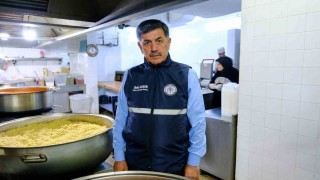Erzincanda ihtiyaç sahiplerine her gün 3 çeşit iftar yemeği ulaştırılıyor