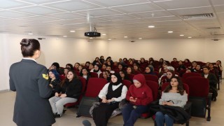 Erzincanda kadın öğrencilere KADES bilgilendirmesi