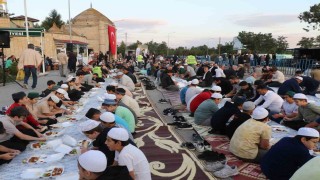Erzincanda Vakıflardan Terzibaba Sofrasında Ramazan iftarı