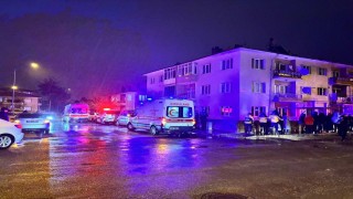 Erzincanda yangın: 3ü çocuk 8 kişi dumandan etkilendi