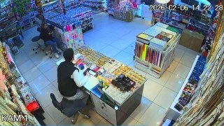 Erzincandaki deprem Elazığda da hissedildi: O anlar kamerada