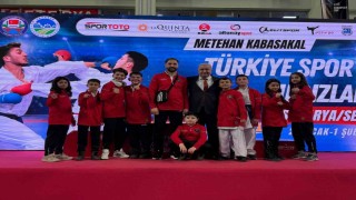 Erzincanlı karateciler Türkiye Yıldızlar Ligi finallerinden 5 madalya ile döndü