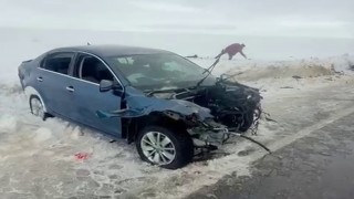 Erzurumda otomobille tırın çarpıştığı kazada sürücüler yaralandı
