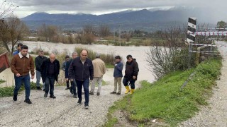 Eşen Çayı taştı, tarım arazileri ve hayvan barınağı sular altında kaldı