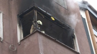 Esenlerde 4 katlı binada yangın paniği: Küle dönenen daire kullanılamaz hale geldi