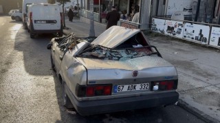 Esenyurtta mahalleli fırtınayı anlattı; Toz duman içerisinde kaldık