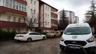 Eşini bıçaklayıp kaçtı, Niğdede kaza yapınca yakalandı