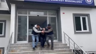 Eşini, çocuklarının gözü önünde bıçaklayarak öldüren adam adliyeye sevk edildi