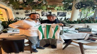 Eski milli futbolcu Dilmen, Muğlaspor Dergisinin ilk sayısında yer aldı