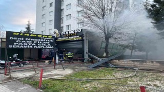 Eskişehirde araç aksesuarı satan dükkanda yangın
