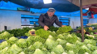 Eskişehirde dondurucu soğuklar ve sel pazarda etiketleri vurdu