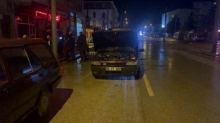 Eskişehirde motor kısmı yanan araç kullanılamaz hale geldi