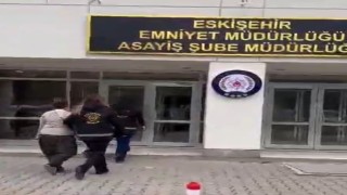 Evden 32 bin TLlik hırsızlık yapan şahıslar yakalandı