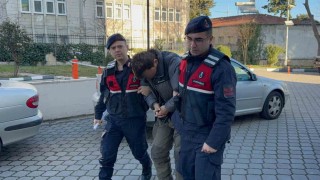 Evinde uyuşturucu ve silahla yakalanan şahıs adliyeye sevk edildi