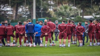 Evinde yenilmeyen Trabzonspor, namağlup Fenerbahçeyi ağırlıyor