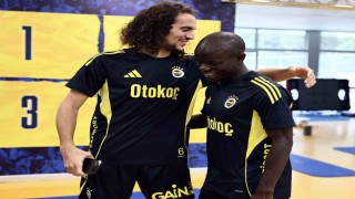Fenerbahçenin yeni transferi NGolo Kante, tesisleri gezdi ve ilk antrenmanını yaptı