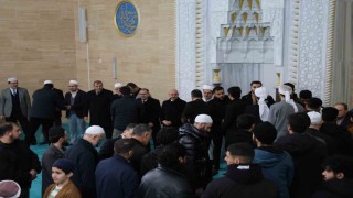 Filistinli öğrencinin şehit edilen ailesi için gıyabi cenaze namazı kılındı
