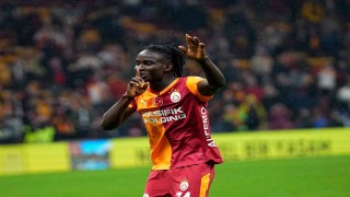 Galatasarayda Renato Nhaga ilk maçına çıktı