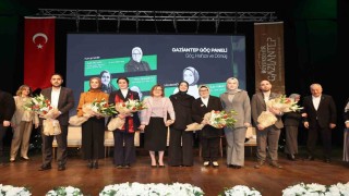 Gaziantep Büyükşehirin ev sahipliğinde Yeşil Otobüs belgeselinin ilk gösterimi yapıldı
