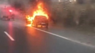 Gaziantepte seyir halindeki araç alev alev yandı