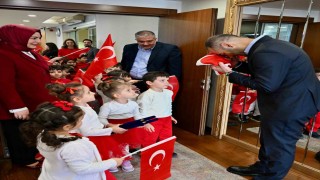 Gaziosmanpaşalı miniklerin gururlandıran bayrak sevgisi