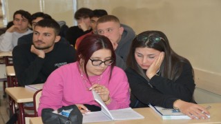 Gençler üniversite hayallerine ücretsiz kavuşuyor