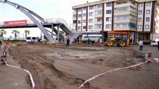 Giresun Belediye Başkanı Fuat Köse, meydan düzenleme çalışmalarını inceledi