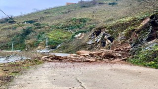 Giresun İl Özel İdaresi heyelanlı yolu ulaşıma açtı