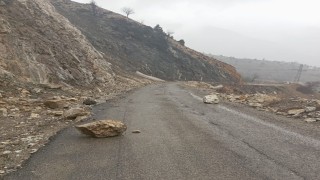 Gölbaşı ilçesinde korkutan heyelan