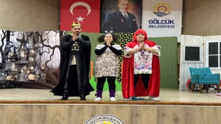 Gölcükte çocuklar tiyatroyla buluştu