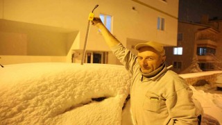 Güzelyurt beyaza bürüdü: Kar kalınlığı 14 santimetreye ulaştı