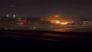 Haliç Köprüsünde yanan otomobili yoldan geçen su tankeri söndürdü