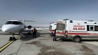 Hasta 2 bebek ambulans uçakla İstanbula sevk edildi
